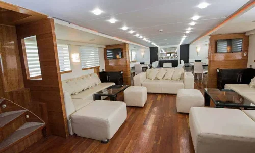 yacht-salon-hs